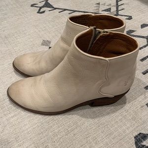 Frye Carson Bootie, size 8.5 off white